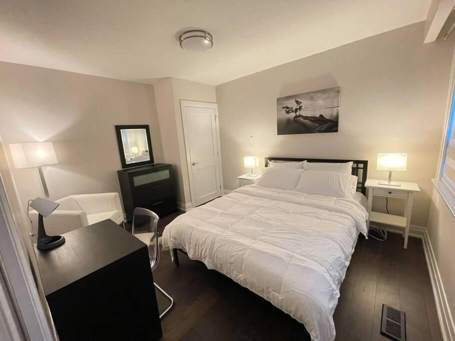 3-Bedroom Modern Luxury Apartment In The Heart Of City トロント エクステリア 写真